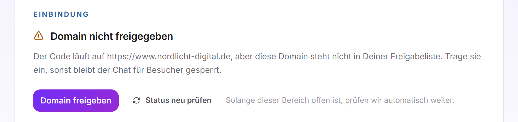 Die Karte Einbindung mit gelbem Warnzeichen, dem Status Domain nicht freigegeben und der Schaltfläche Domain freigeben