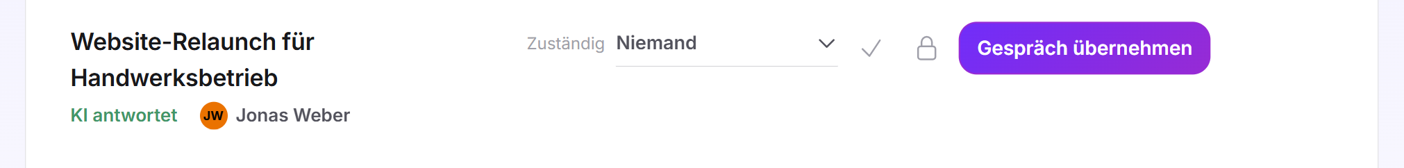Der Kopf eines Gesprächs mit Titel, dem Status KI antwortet, dem Kontakt, dem Feld Zuständig und der Schaltfläche Gespräch übernehmen
