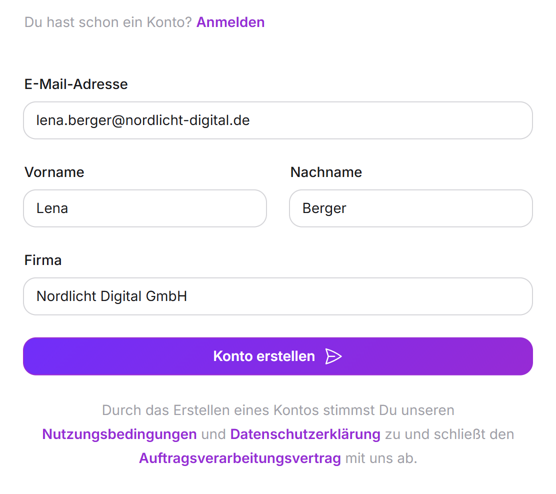 Das aufgeklappte Registrierungsformular mit den Feldern E-Mail-Adresse, Vorname, Nachname und Firma, der Schaltfläche Konto erstellen und dem Hinweis auf Nutzungsbedingungen, Datenschutzerklärung und Auftragsverarbeitungsvertrag