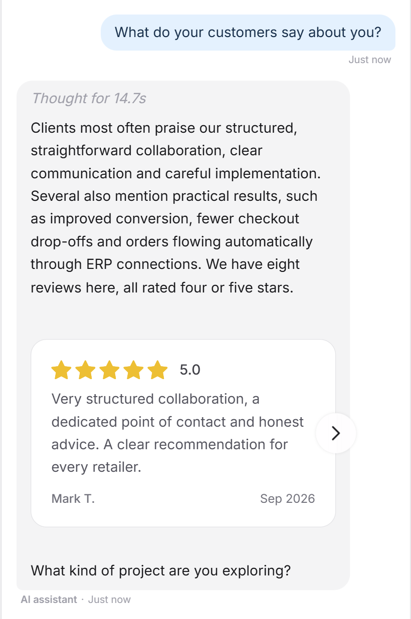 A visitor asks what the customers say. The LeadWin agent sums up eight reviews with an average of 4.75 out of 5, shows a 5 star review as a card with an arrow to the others and asks which service area the visitor is considering
