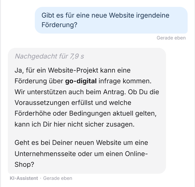 Ein Besucher fragt, ob es für eine neue Website eine Förderung gibt. Der LeadWin-Agent nennt das Programm go-digital und die Hilfe beim Antrag, sagt, dass er die Voraussetzungen nicht sicher zusagen kann, und fragt nach dem Vorhaben
