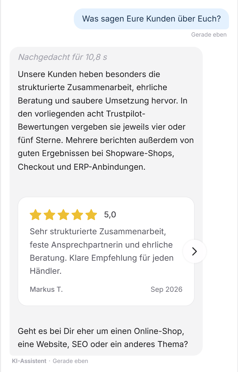 Ein Besucher fragt, was die Kunden sagen. Der LeadWin-Agent fasst acht Trustpilot-Bewertungen zusammen, zeigt eine Bewertung mit 5 Sternen als Karte mit Pfeil zu den weiteren und fragt nach dem Bereich